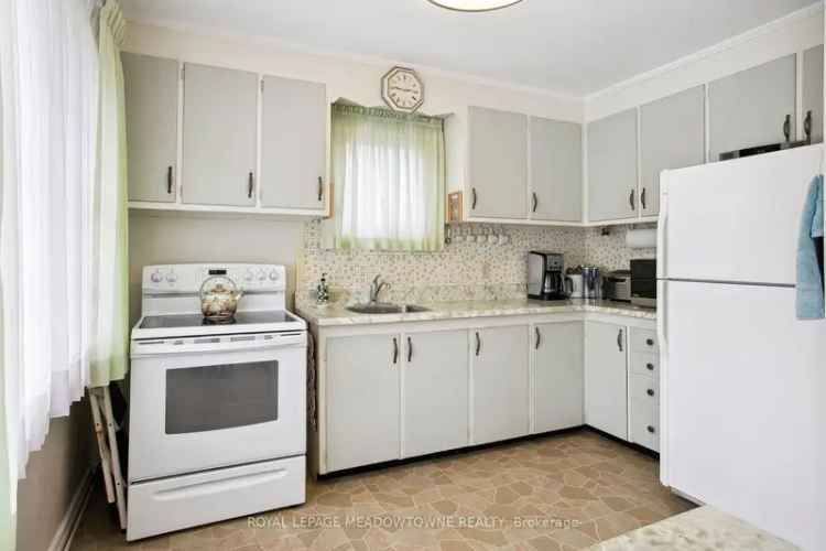 4 Bedroom Backsplit in Vista Heights Mississauga