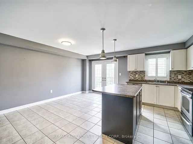 3Bed 3Bath Oakville Townhouse Near Schools Parks Shopping