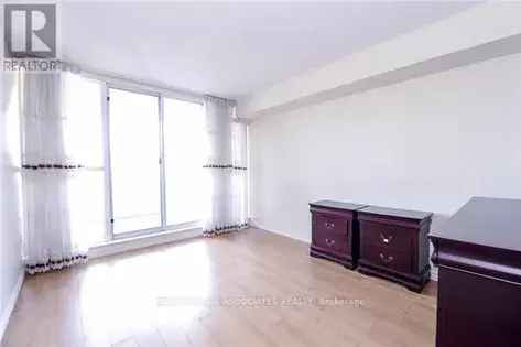 2 rooms apartment of 122 m² in Toronto