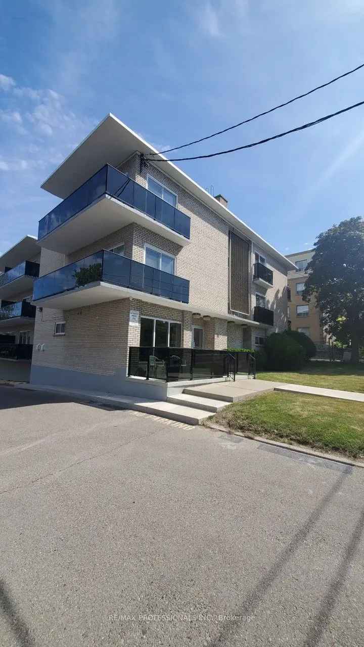 House For Sale in Toronto, Ontario