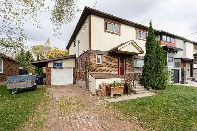 House For Sale in Toronto, Ontario