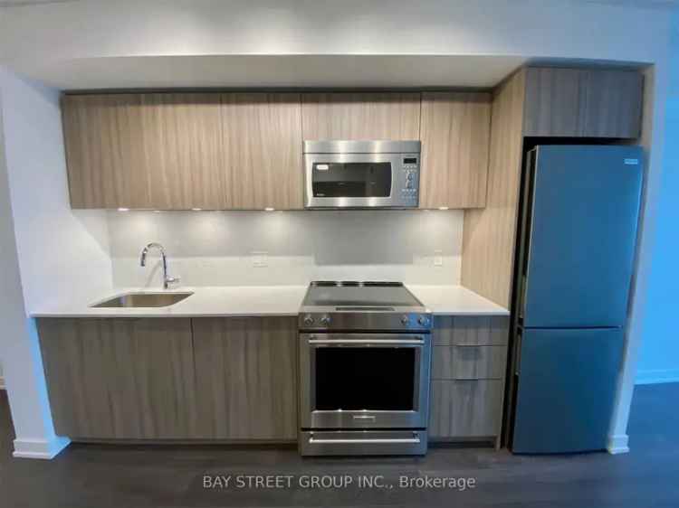 Spacious Unit Near Kipling Subway with Parking and Amenities