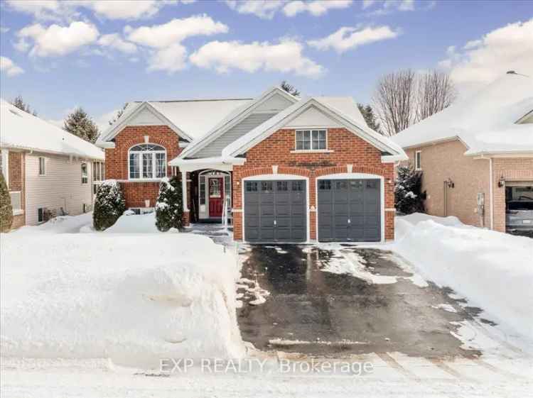 Buy House in Wasaga Beach with Golf Course Community Features