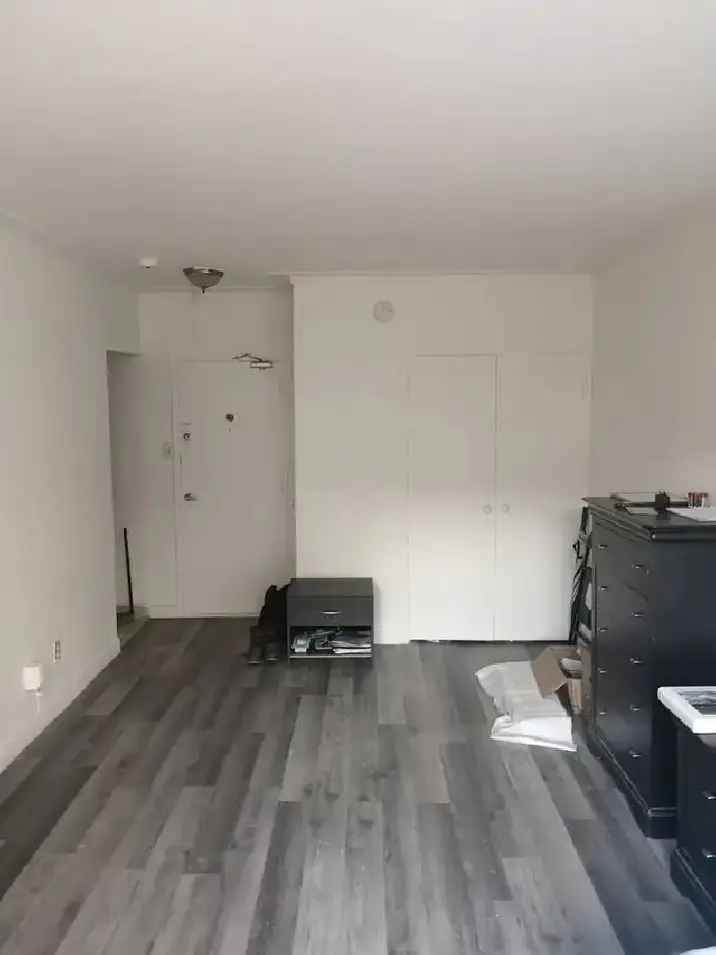 Studio Lease Transfer Near Concordia University
