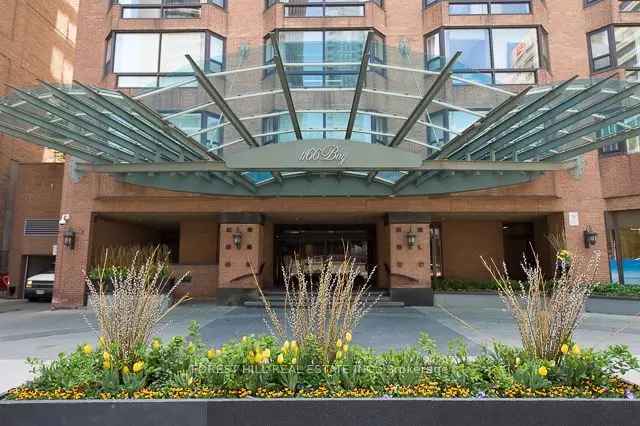 Luxury 3-BR Suite in Yorkville with Hotel Amenities and Parking