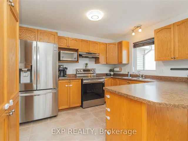 Rockland Detached Home Near Golf Course