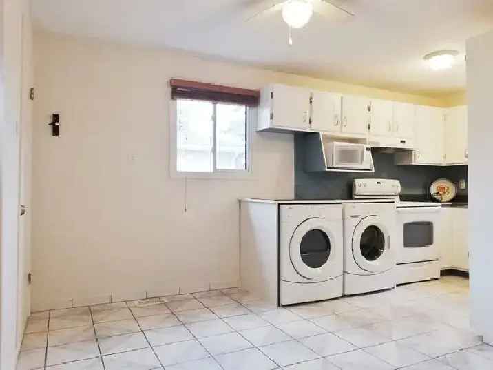 3 Bedroom Apartment for Rent in Ottawa Upper Unit of Bungalow