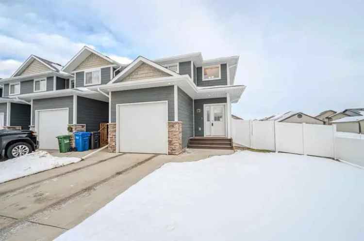 Immaculate End Unit Townhouse Near Barry Wilson School