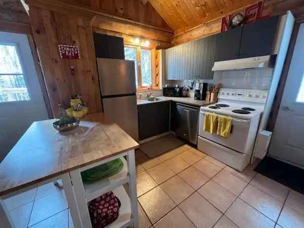 Charming Log Home in Quebec North Shore
