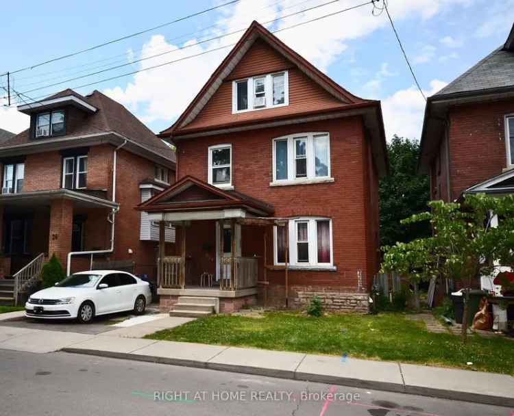 House For Sale in Hamilton, Ontario