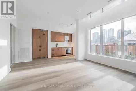 2 Bedroom 126m2 Toronto Apartment near Stackt Market