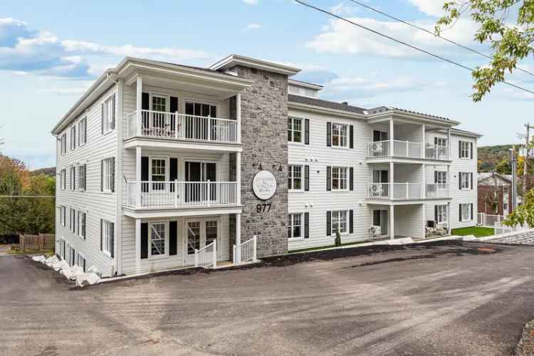 North Hatley Apartment for Rent - 2 Bedroom, Modern Amenities