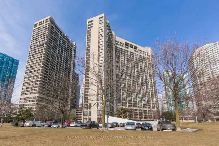 House For Rent in 33, Harbour Square, Toronto, Ontario