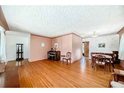 House For Sale In Charleswood, Calgary, Alberta