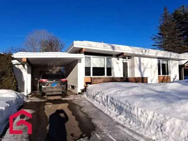 4 Bedroom Family Home near River and Hospital in Mont Laurier