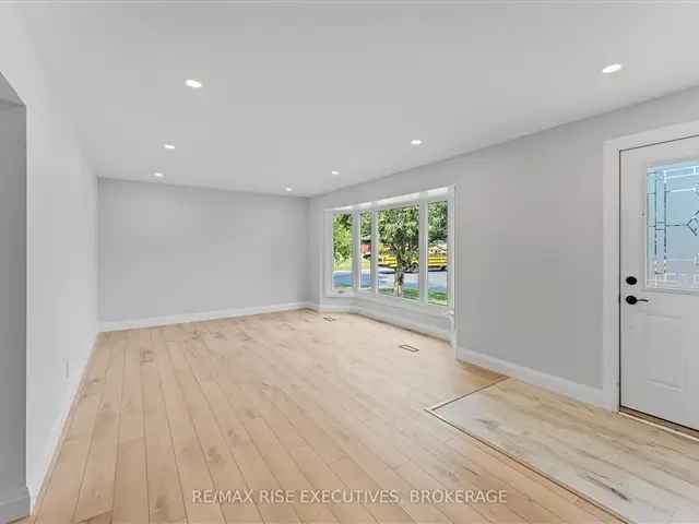 Stunning Remodeled Bungalow Near St Lawrence College 6 Bedrooms