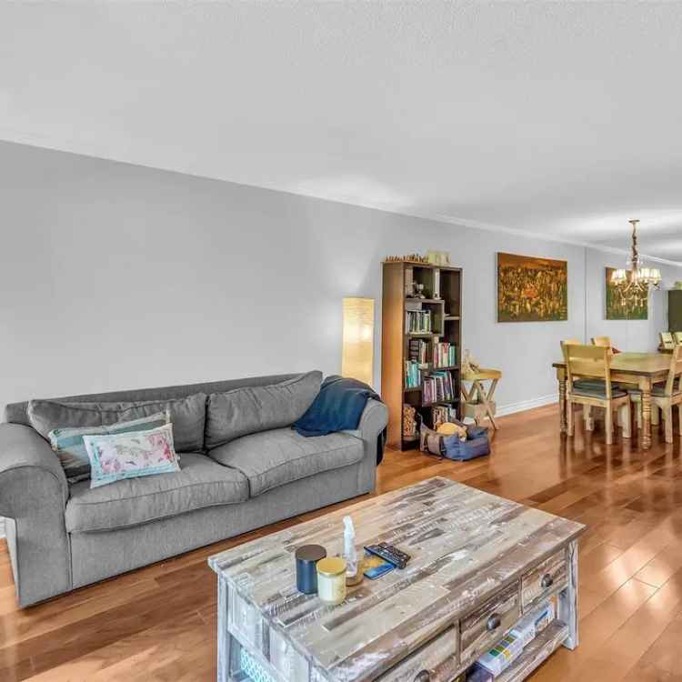 Spacious 1-Bedroom Condo near Granville Island