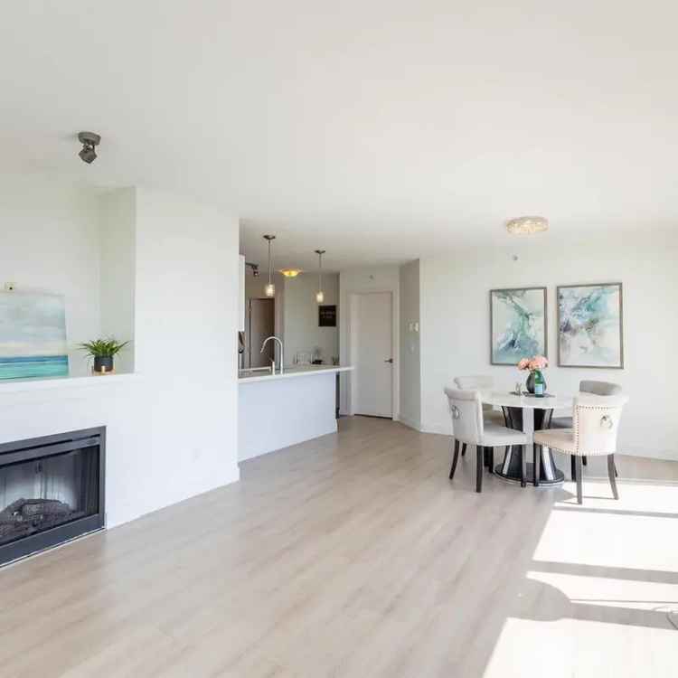 Panoramic City View Corner Unit - 2 Bed 2 Ensuite + Den
