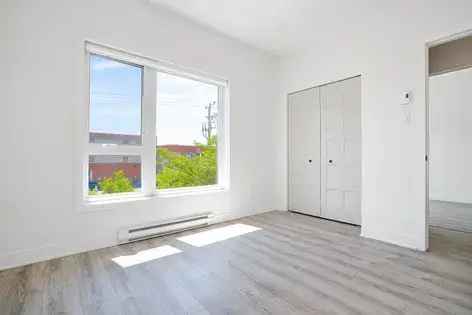 1 room apartment of 83 m² in Montreal