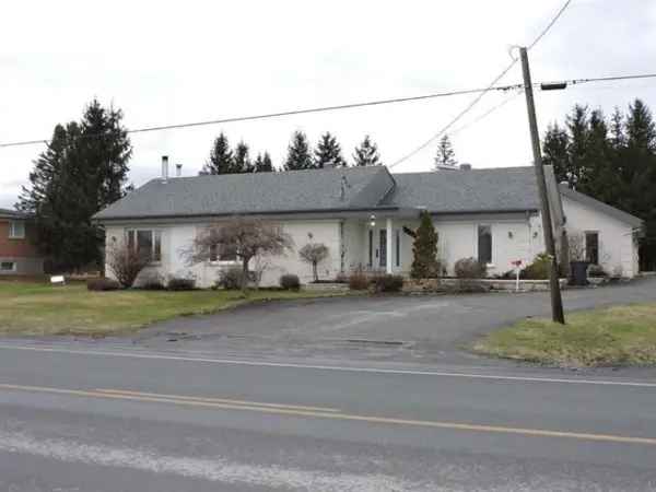 4 Bedroom Bungalow with Pool and Lake Chaudiere Appalaches