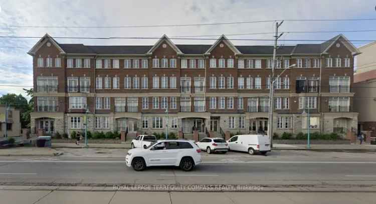 Condo For Sale in 3531, Lake Shore Boulevard West, Toronto, Ontario