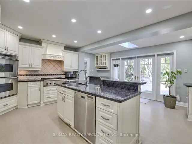 House For Sale in Oakville, Ontario