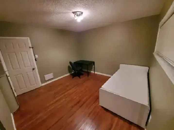 Room for rent near University of Albert