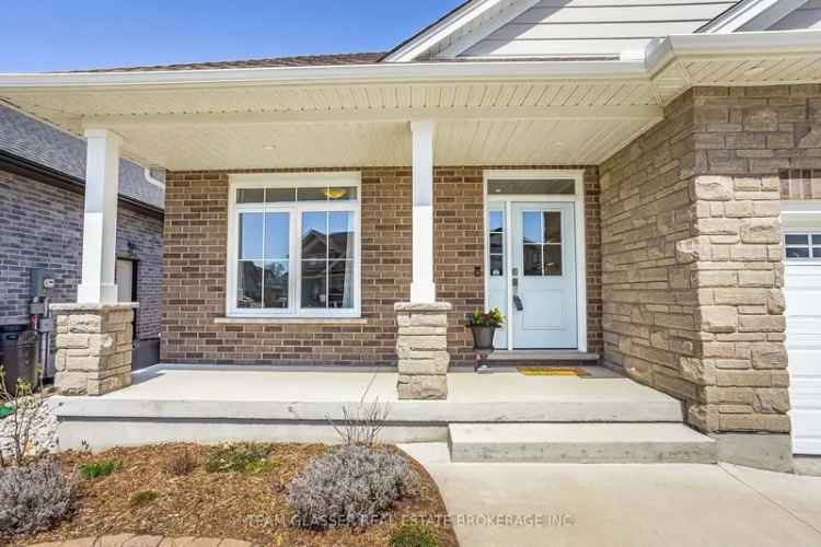 Immaculately Maintained Bungalow in Dorchester - 2500 sq ft - Perfect for Families and Retirees