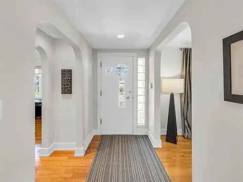 4 Bed 3 Bath Bungalow in Frasers Grove Winnipeg