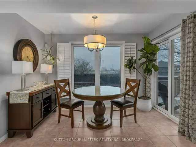 Stunning 3 Bed 3.5 Bath Home Near Woodbine Park