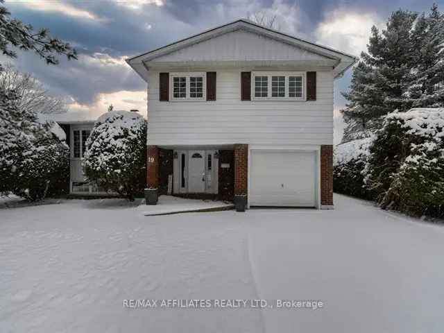 3-Bedroom Home in Blackburn Hamlet Ottawa - Premium Corner Lot