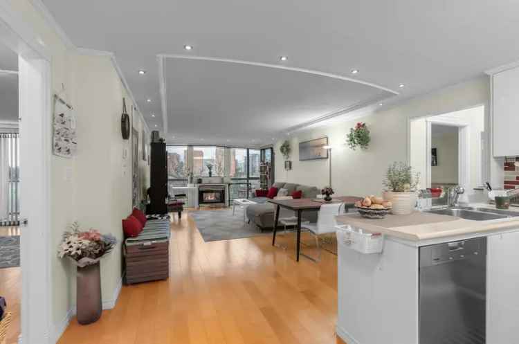 A $750,000.00 Apartment/Condo with 2 bedrooms in Brighouse South, Richmond