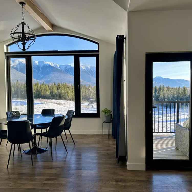 Luxury 5-Bedroom Home on 320 Acres with Mountain Views