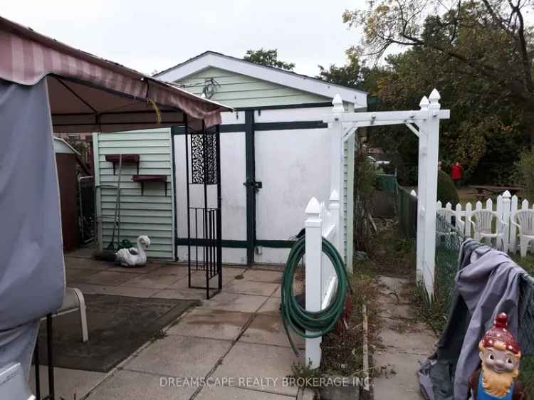 Rent One Bedroom Bungalow with Development Potential in Prime Location