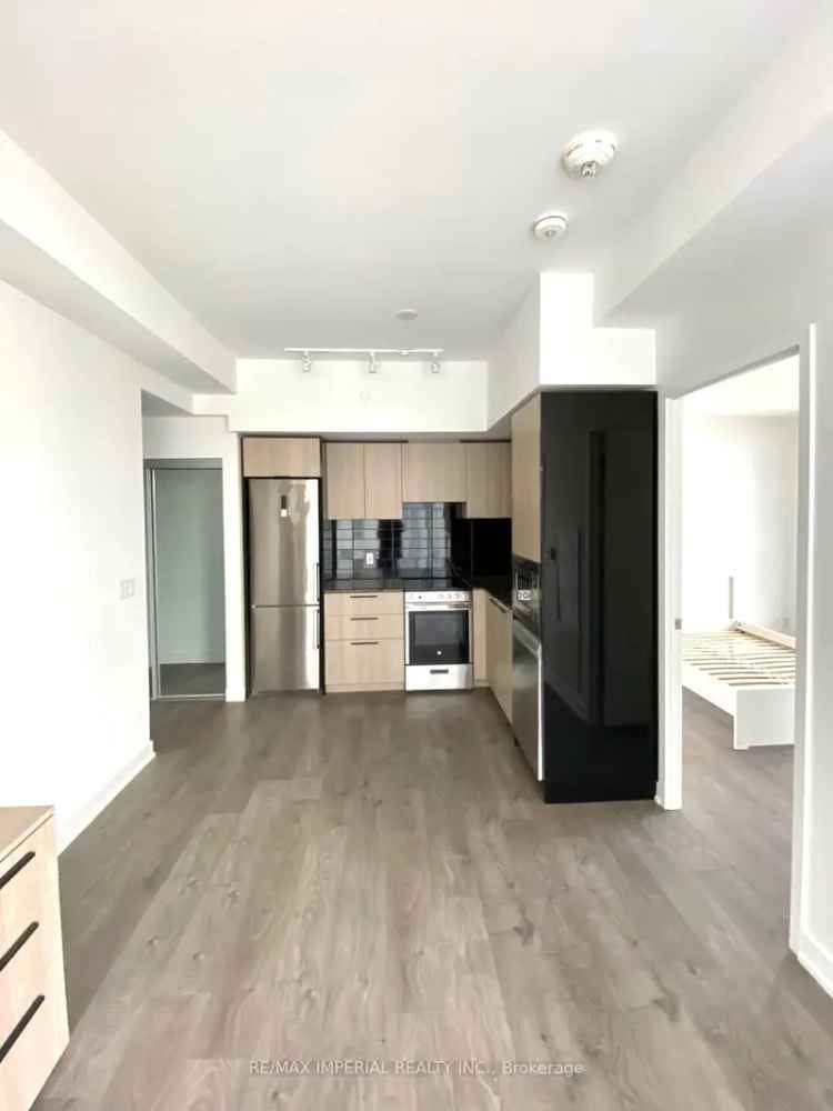 Rent 2 Bedroom Unit on Yonge Street with Big Windows