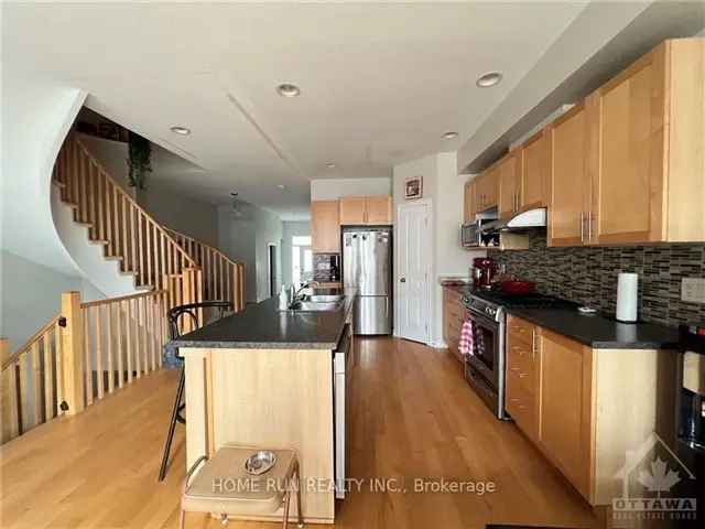 4 Bed 3.5 Bath Townhome in Kanata Lakes - Finished Basement