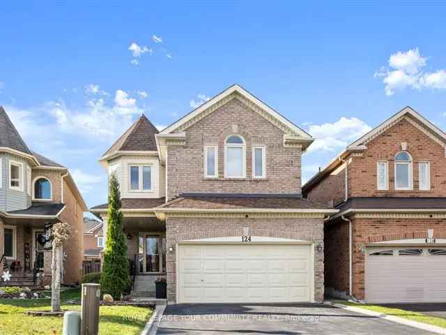 4 Bedroom Home in Newmarket's Prestigious Neighborhood