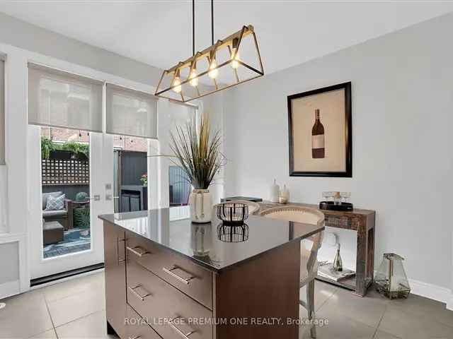 Townhouse For Sale in Vaughan, Ontario