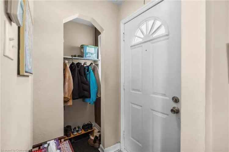 Dundas Bungalow 2+1 Bedroom 2 Bathroom Home Near McMaster University