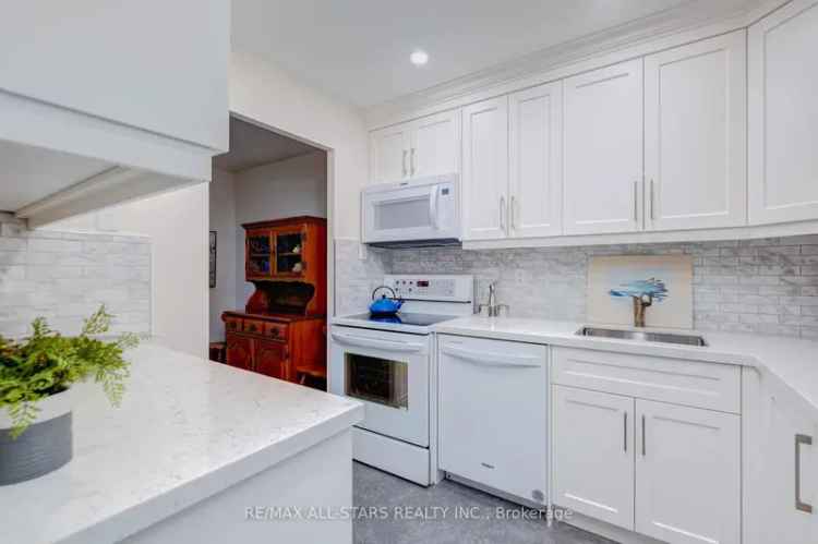 Spacious 2 1 Bedroom Condo with Amenities