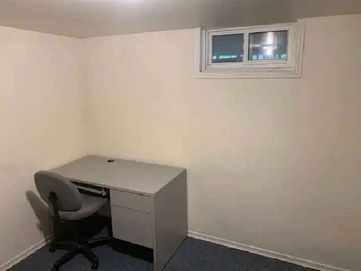 SPACIOUS ROOM FOR RENT