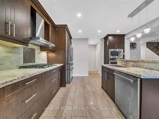 4 Br Detached House Ravine View Double Garage Finished Basement