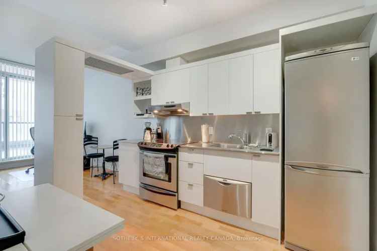 Charming 1-Bedroom Condo near City Hall with Terrace