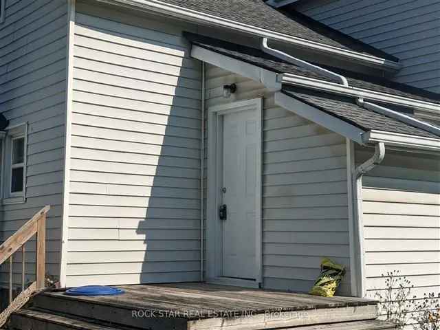 Duplex For Sale in Port Colborne, Ontario