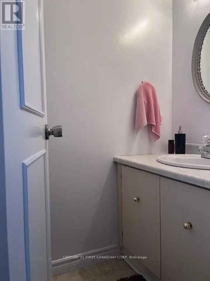 Move in Ready 2 Bedroom Townhouse Condo