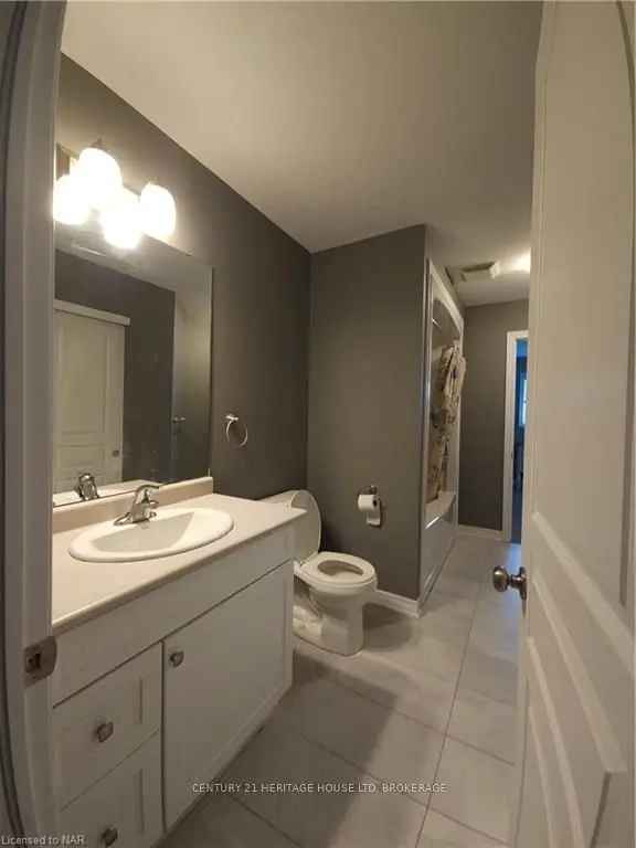 Townhouse For Sale in Burlington, Ontario