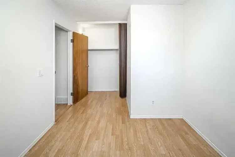 2 Bedroom Townhouse in Varsity Calgary - Close to U of C and Amenities