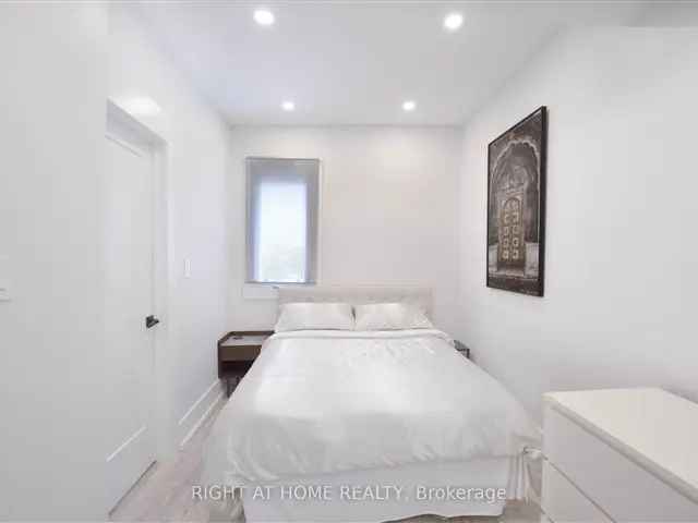 House For Sale in 269, Prospect Street, Newmarket, Ontario