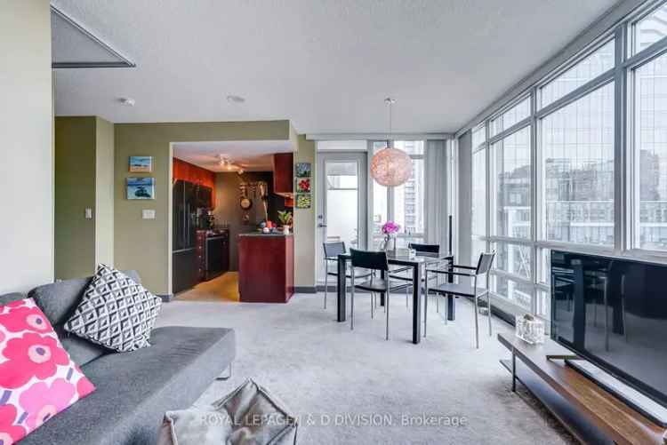 Condo For Sale in 397, Front Street West, Toronto, Ontario