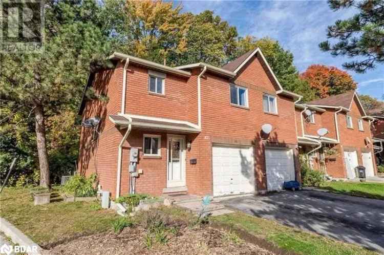 South Barrie Townhouse - Family Home near Transit and Shopping